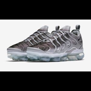Men Nike air vapormax wolf grey and black